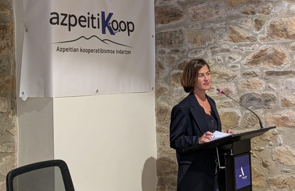 Nagore Alkorta Azpeitiko alkatea, atzo, Basazabalen, azpeitiKoop-en aurkezpen ekitaldian.